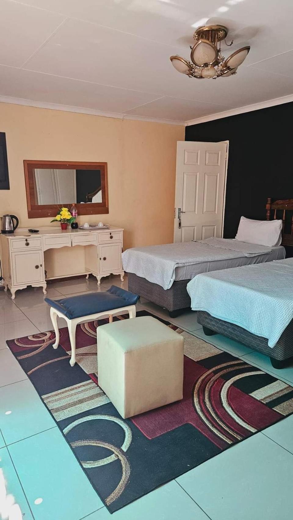 Goodlife Guest House In Mafikeng Exterior photo